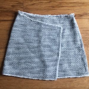 Fitted tweed mini skirt